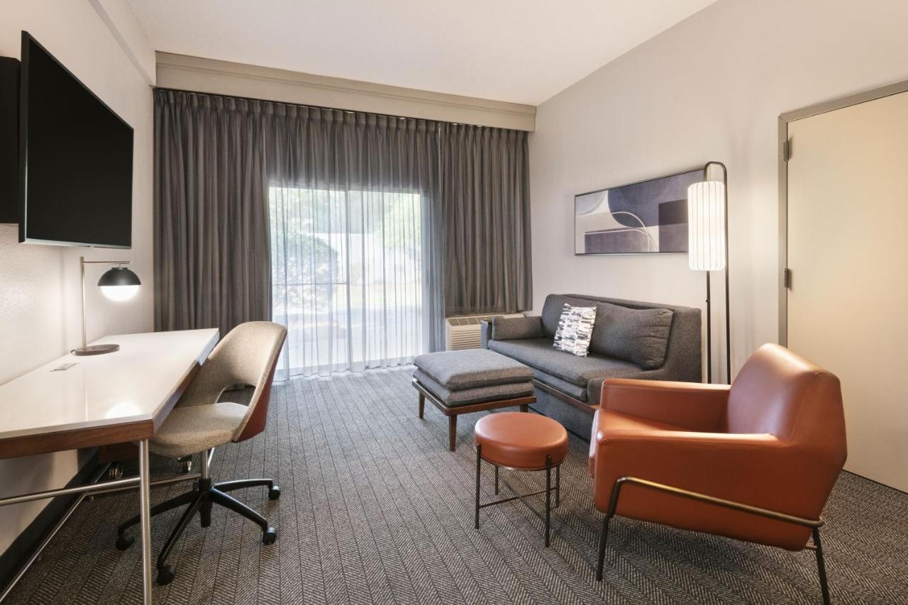 Hotel Courtyard By Marriott Burlington Esterno foto